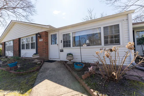 $279,000 | 172 B Sterling Court, Lakewood, NJ 08701