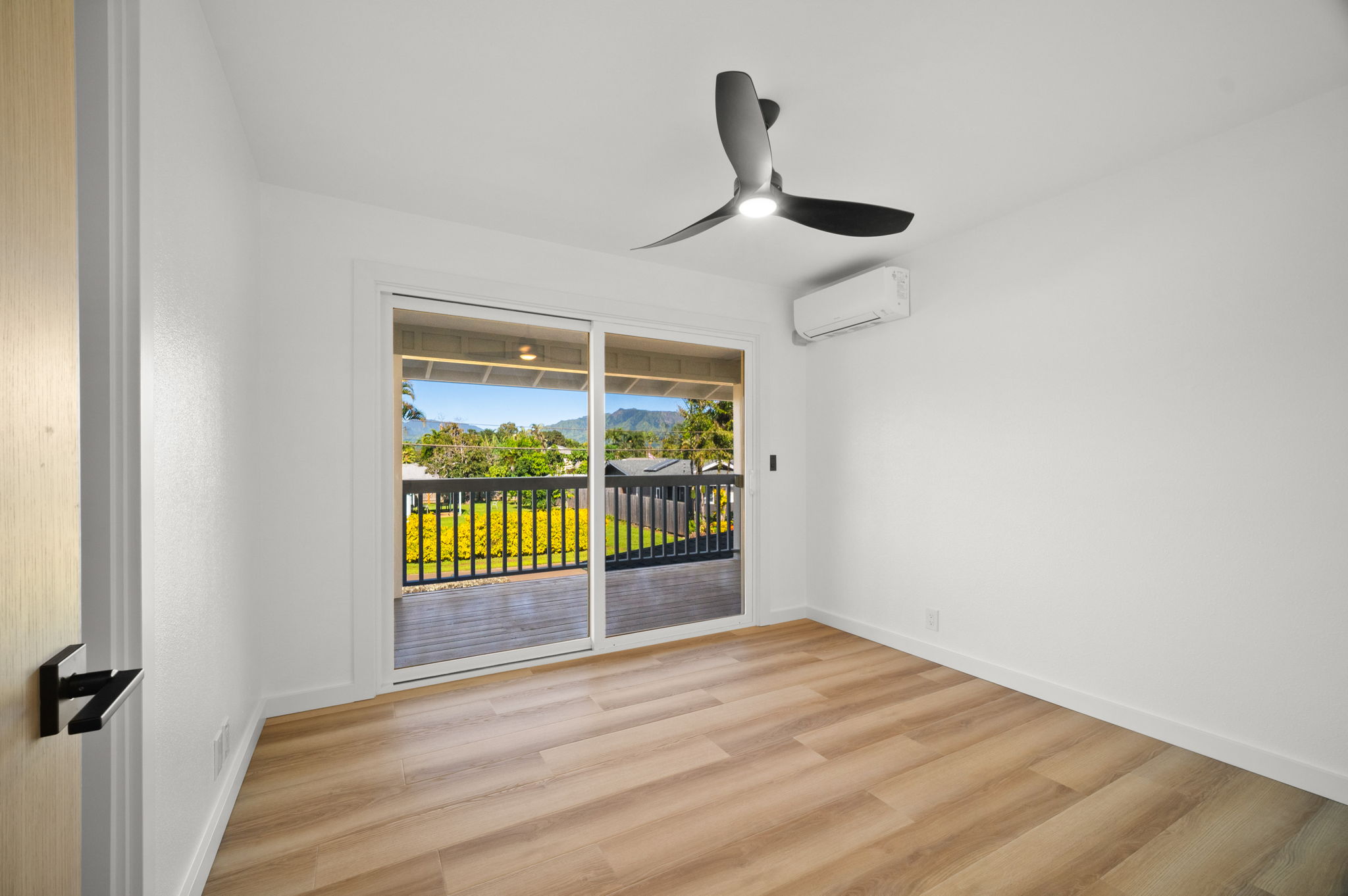 5611 Ohelo Road Kapaa, HI 96746 - Photo 17 of 30 a view of empty room with floor to ceiling window