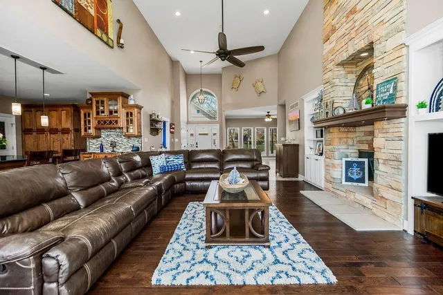 $1,500,000 | 12 West St Lake, Lee's Summit, MO 64086