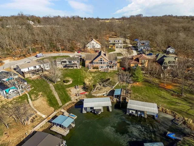 $1,500,000 | 12 West St Lake, Lee's Summit, MO 64086
