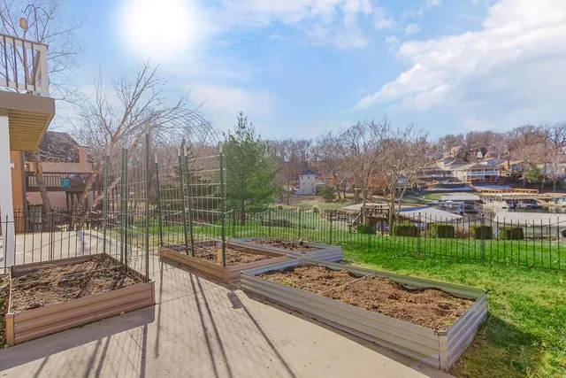 $1,500,000 | 12 West St Lake, Lee's Summit, MO 64086