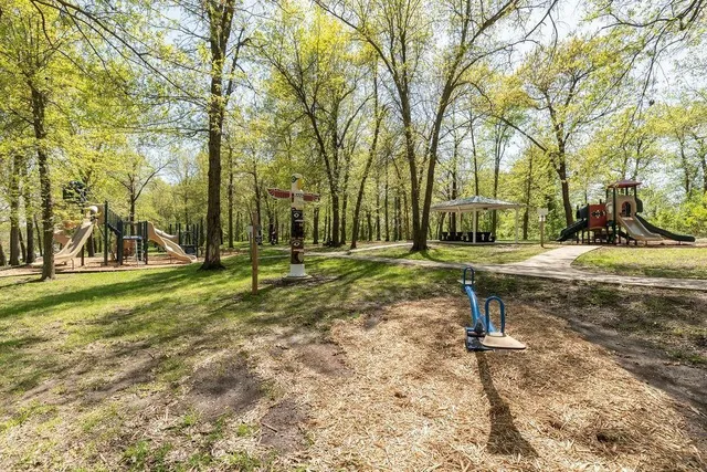 $1,500,000 | 12 West St Lake, Lee's Summit, MO 64086