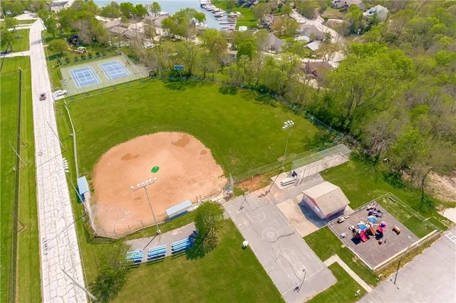 $1,500,000 | 12 West St Lake, Lee's Summit, MO 64086