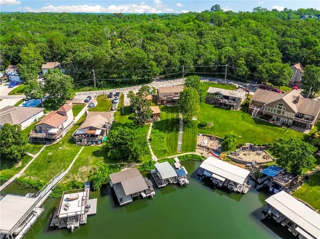 $1,500,000 | 12 West St Lake, Lee's Summit, MO 64086