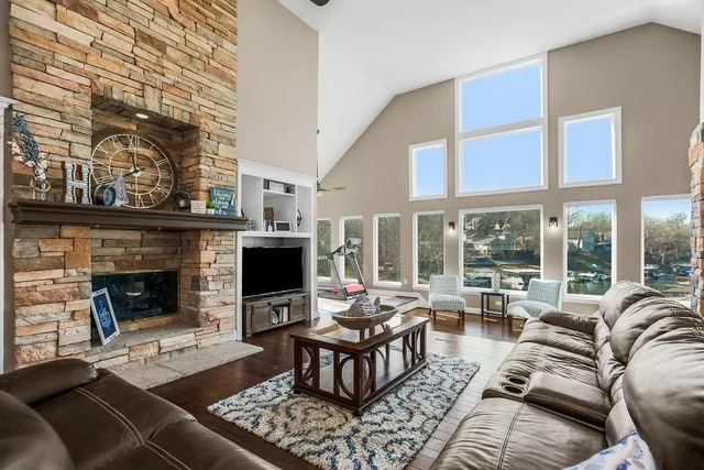 $1,500,000 | 12 West St Lake, Lee's Summit, MO 64086
