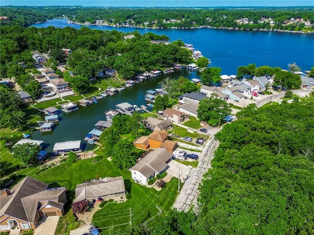 $1,500,000 | 12 West St Lake, Lee's Summit, MO 64086