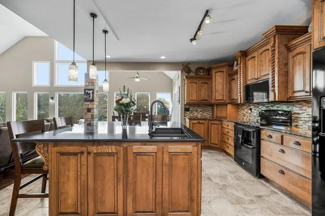 $1,500,000 | 12 West St Lake, Lee's Summit, MO 64086