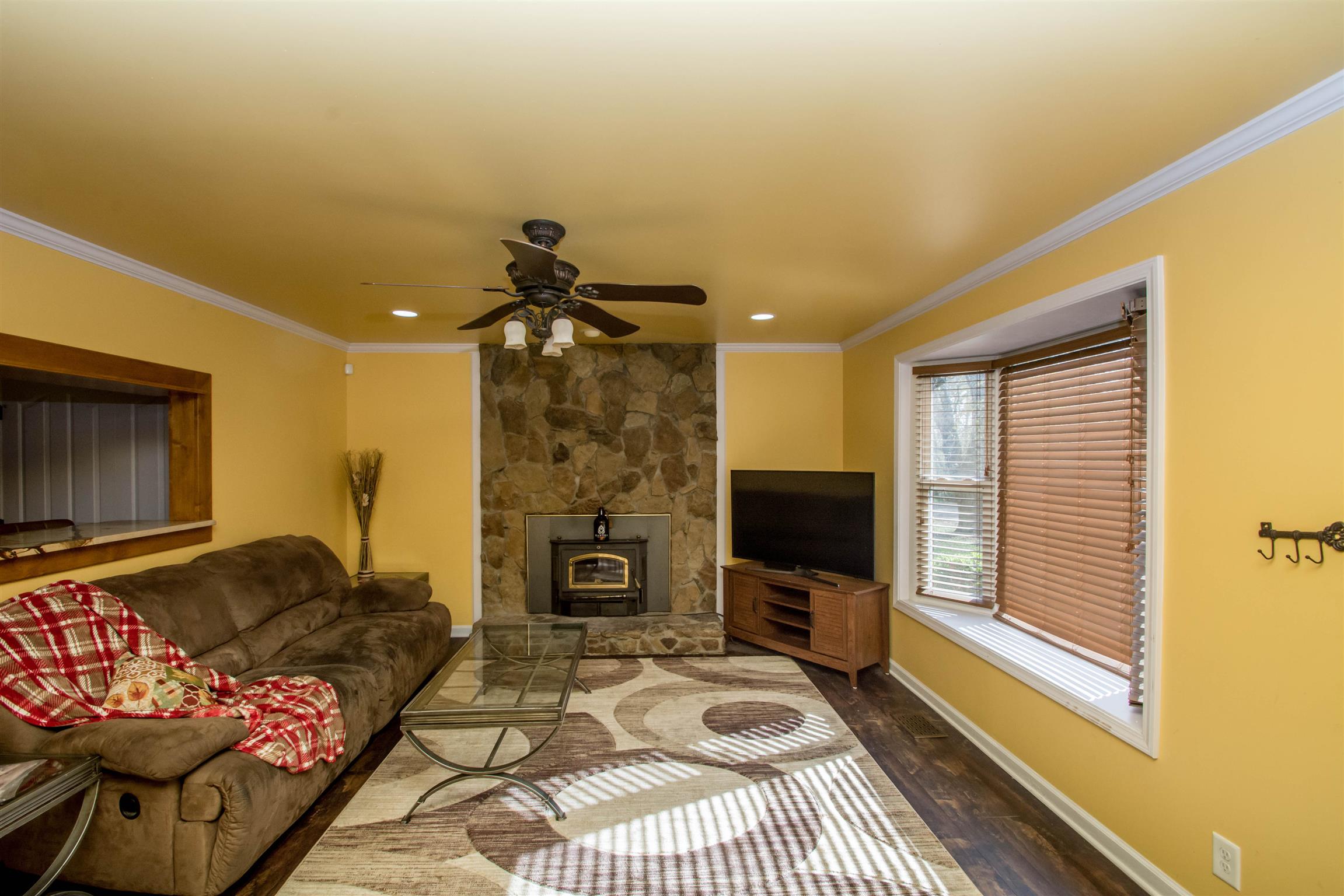 409 Carter Road Clarksville, TN 37042 - Photo 3 of 19 Gallery Image 3