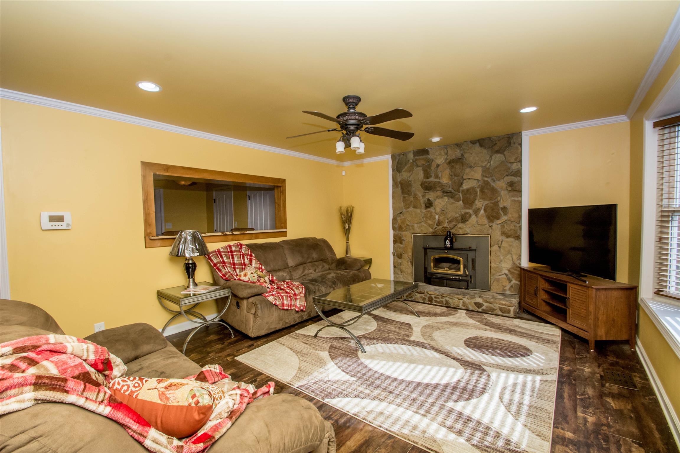 409 Carter Road Clarksville, TN 37042 - Photo 4 of 19 Gallery Image 4