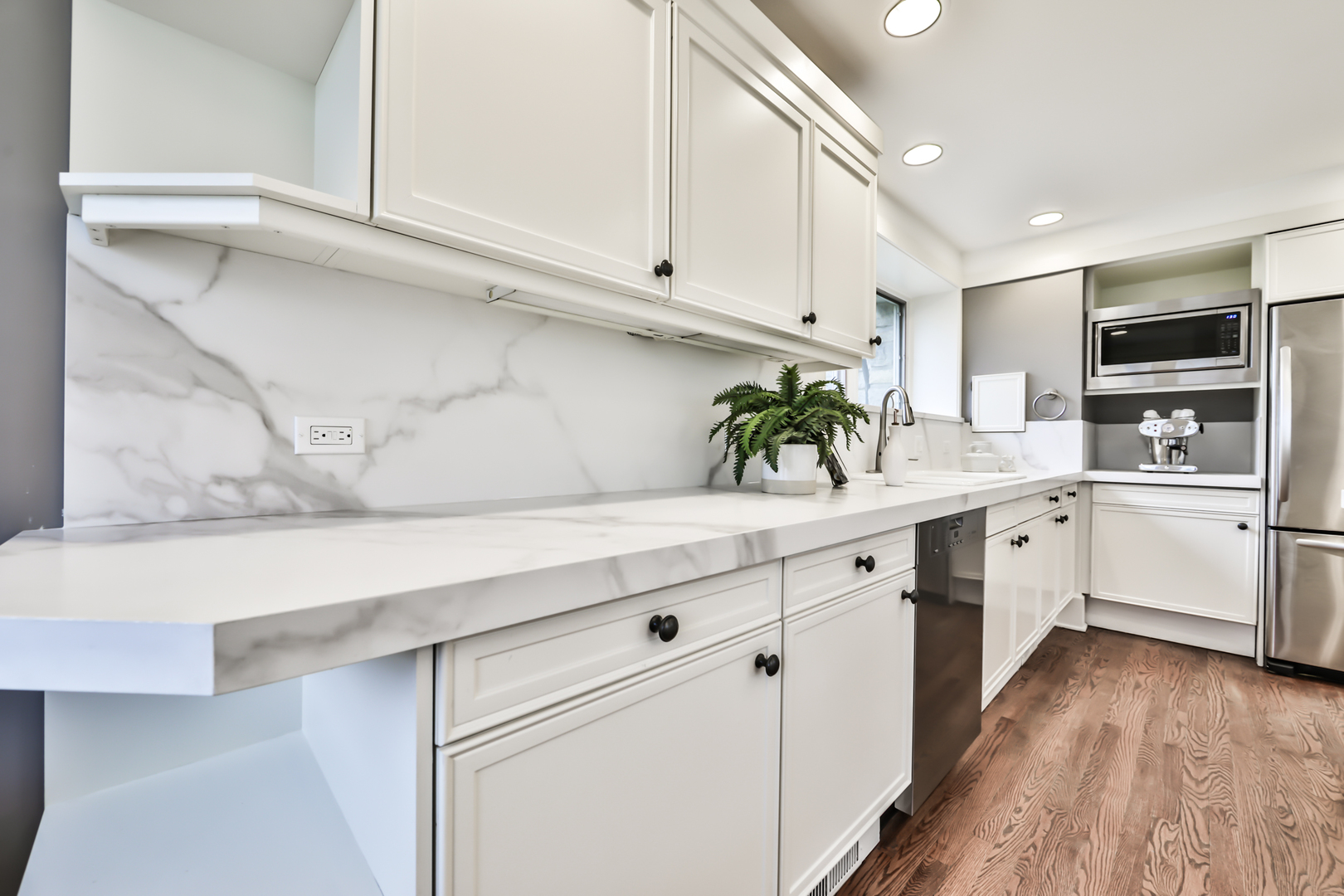 223 Bloomingbank Road Riverside, IL 60546 - Photo 11 of 50