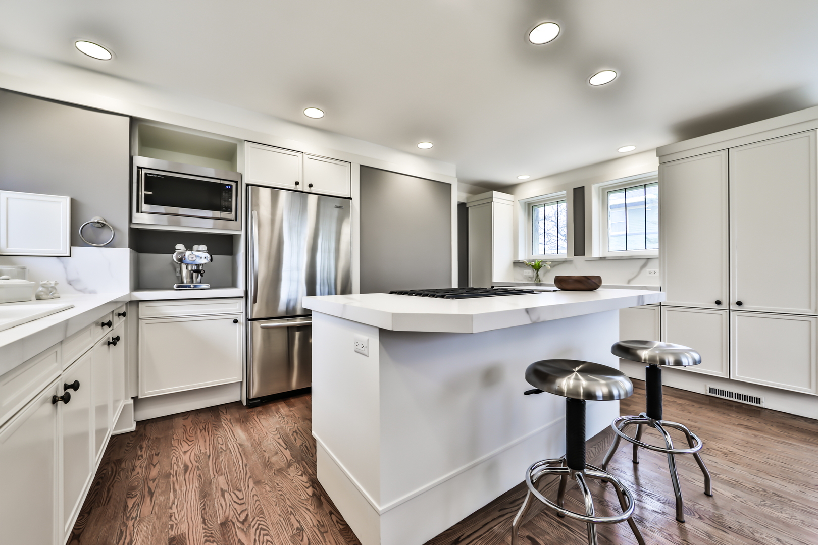 223 Bloomingbank Road Riverside, IL 60546 - Photo 13 of 50