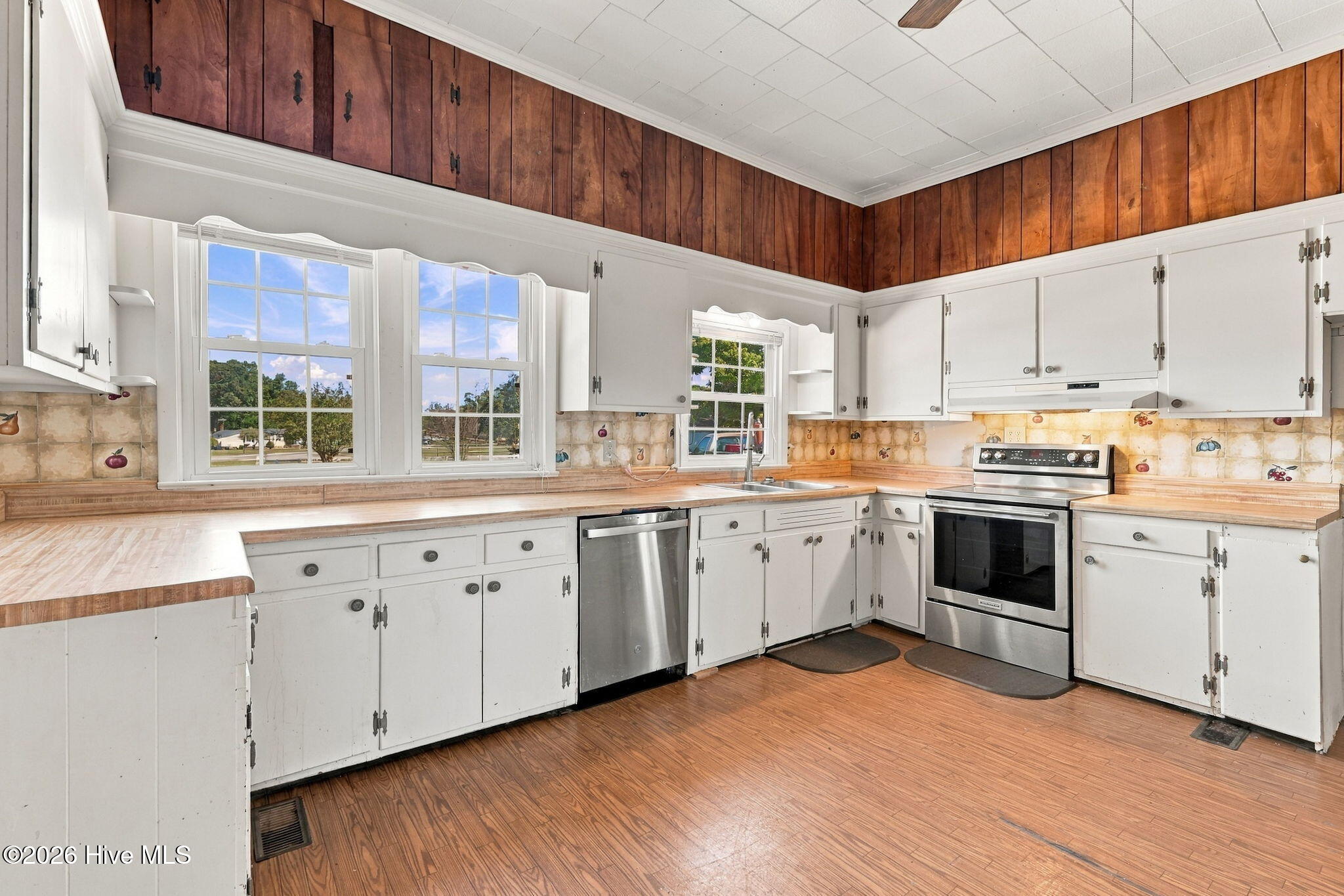 29-web-or-mls-AZ3A8051