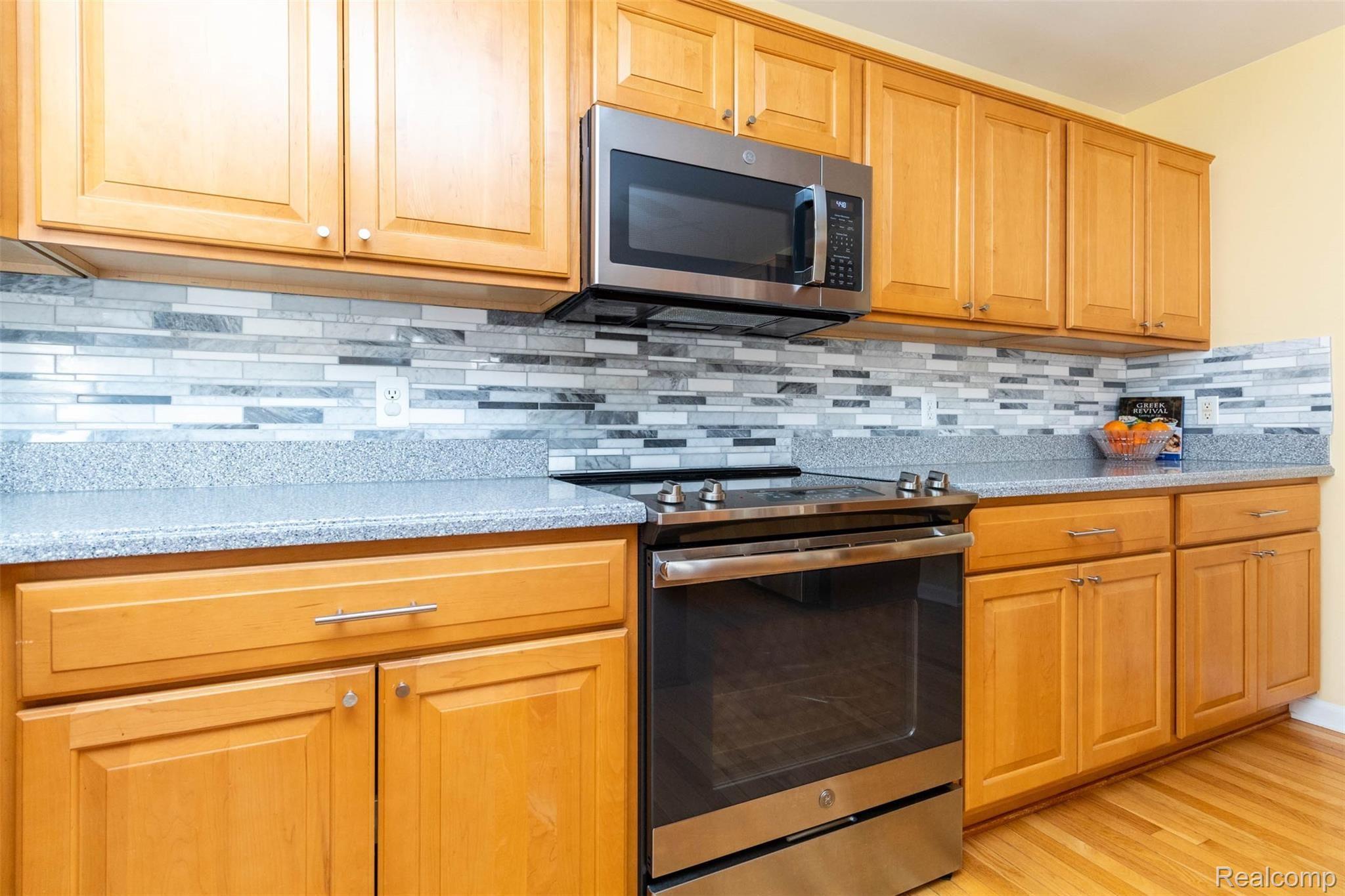 2487 Jackson Drive Rochester, MI 48309 - Photo 12 of 41 interior (13).jpg