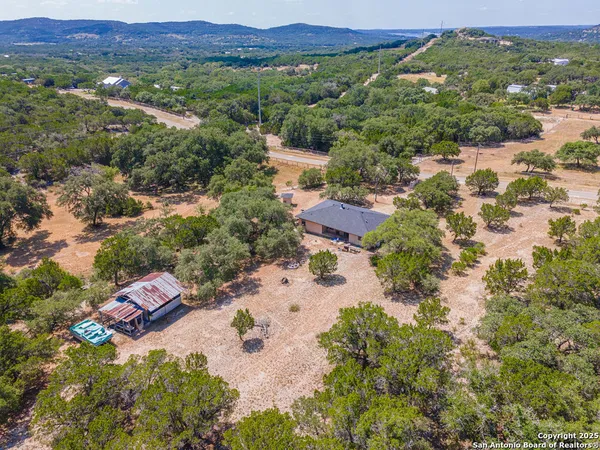 a view of a yard with plants