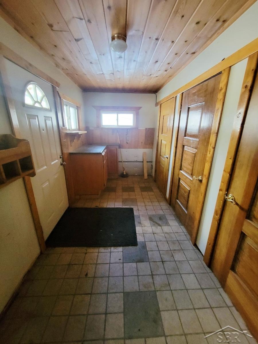 390 Roscommon Road Roscommon, MI 48653 - Photo 7 of 26 50168354-8d216317-0a1b-470a-8dfc-b316db92b40f.JPG