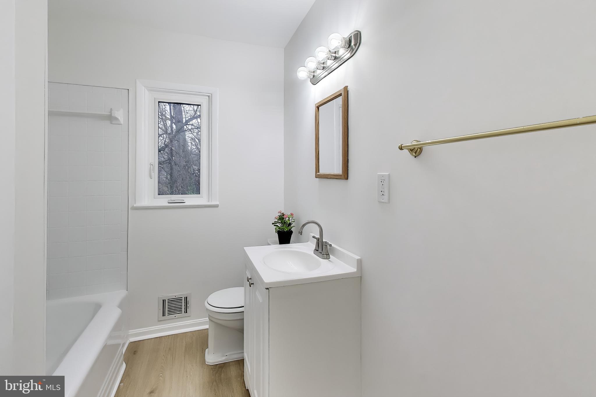 11209 Midvale Road Kensington, MD 20895 - Photo 14 of 37 Main level full bath