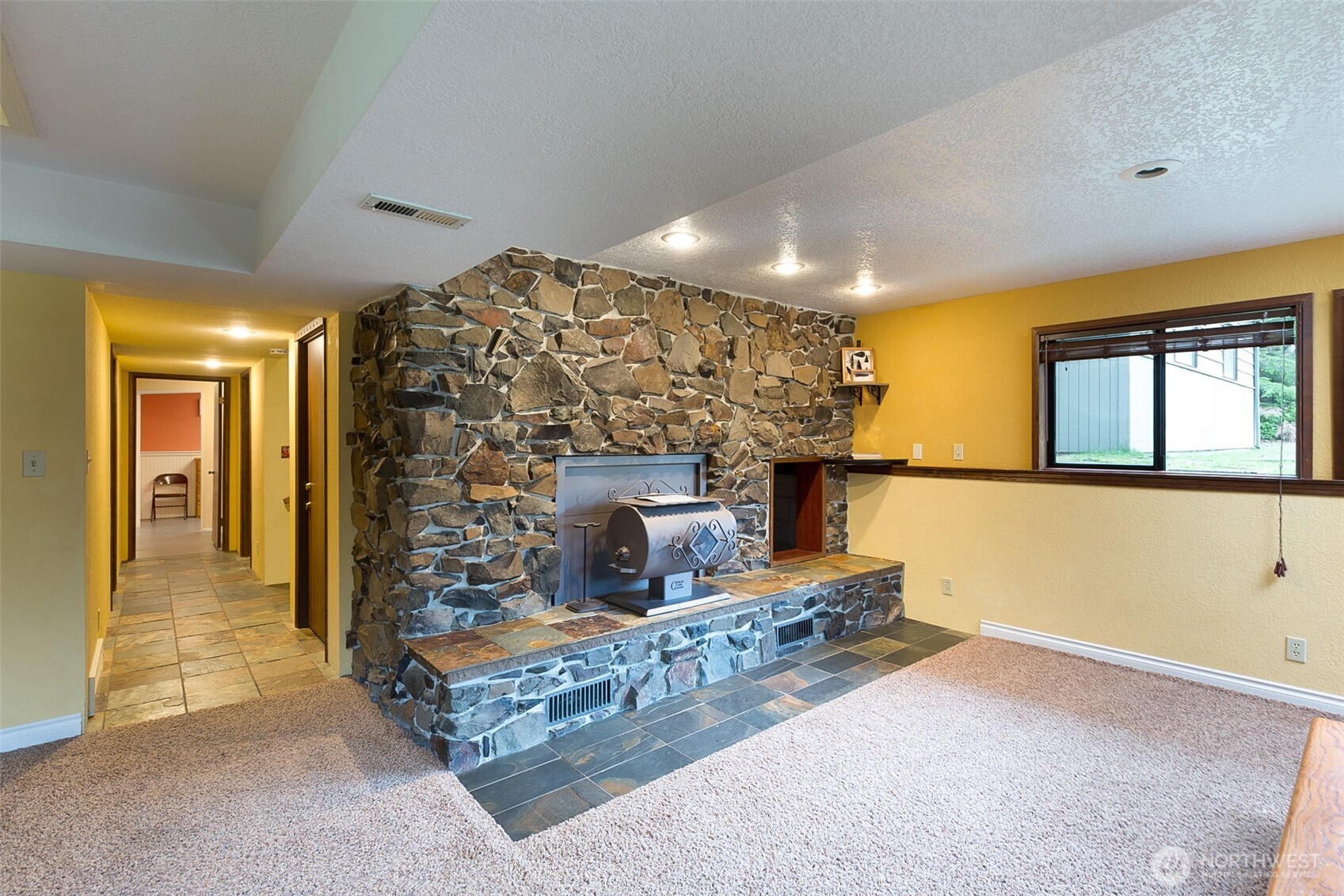 3547 Deer Park Road Port Angeles, WA 98362 - Photo 28 of 37 a living room with furniture
