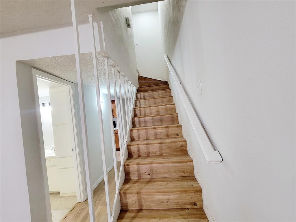 735 Arrowhead Circle Garland, TX 75043 - Photo 12 of 20 a view of entryway