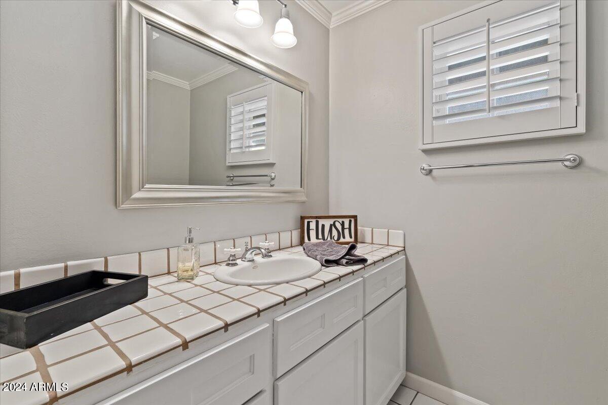 3841 East Elm Street Phoenix, AZ 85018 - Photo 40 of 72 40-Full bath