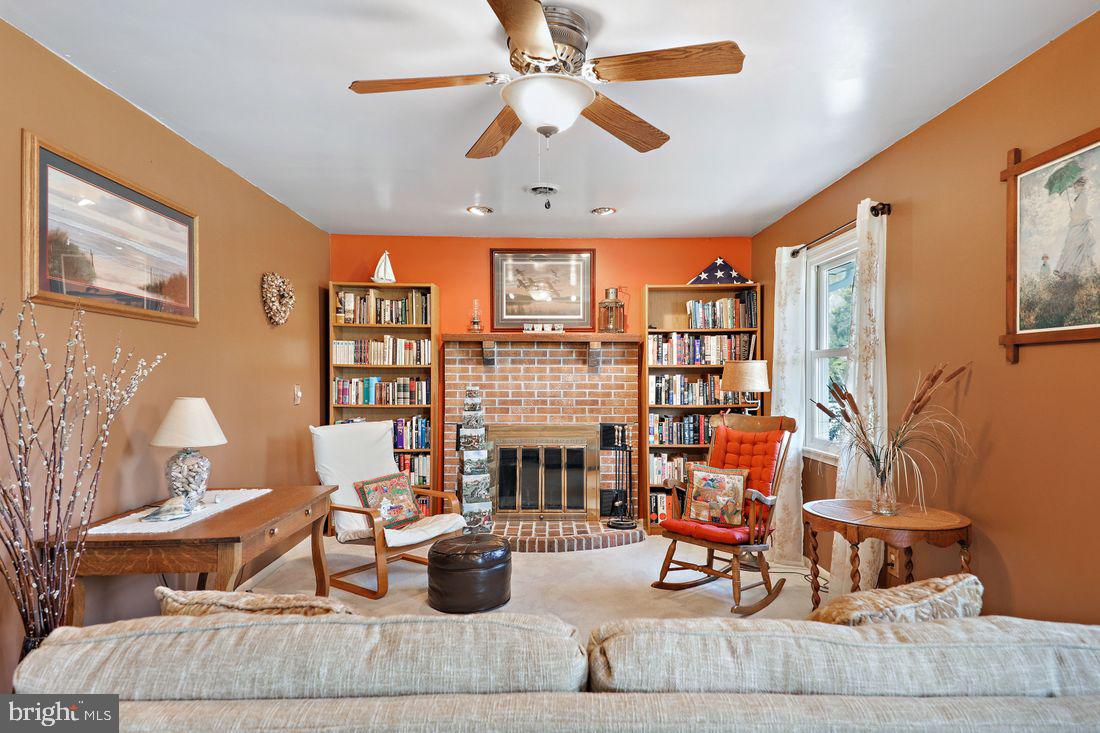 6834 Hunting Creek Road Hurlock, MD 21643 - Photo 4 of 40 Living Room