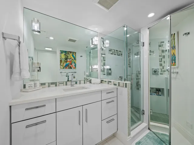 a en suite bathroom with a sink a washer and dryer