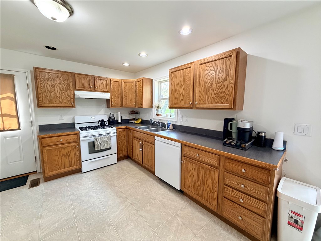 271 State Street Corning, NY 14830 - Photo 5 of 41