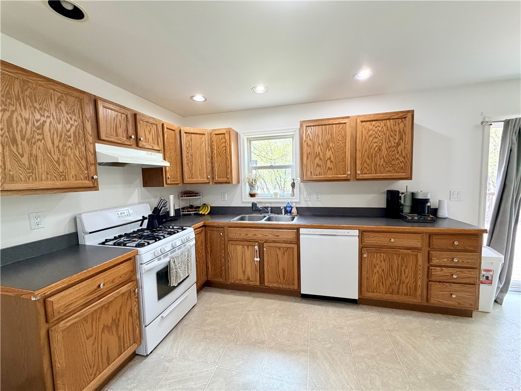 271 State Street Corning, NY 14830 - Photo 6 of 41