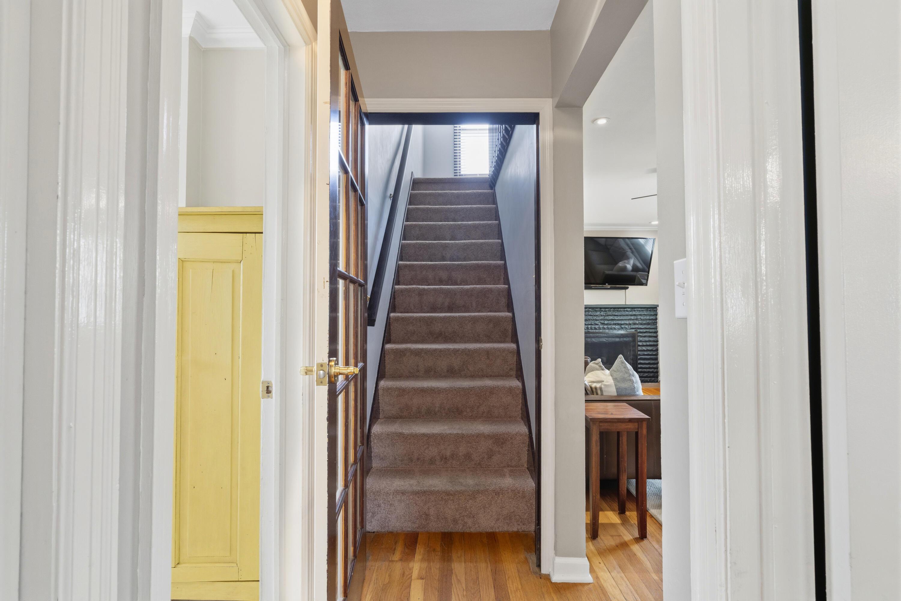 2255 Cranford Road Columbus, OH 43221 - Photo 28 of 67 Stairway to Upper Level