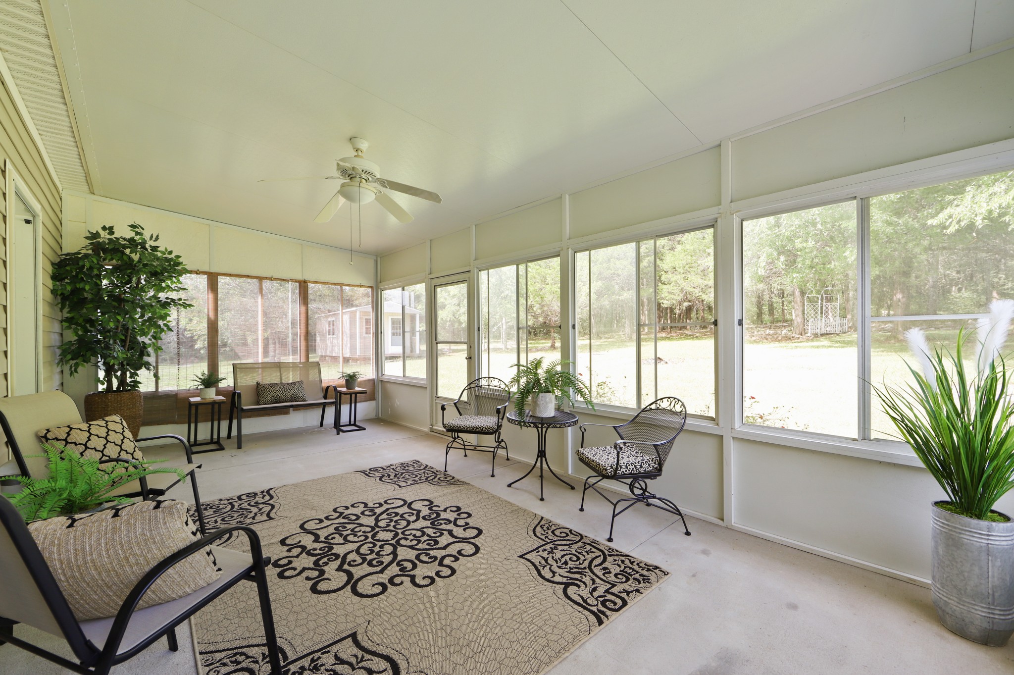 5721 B Hebron Road Lebanon, TN 37090 - Photo 8 of 34 a living room with furniture and a large window