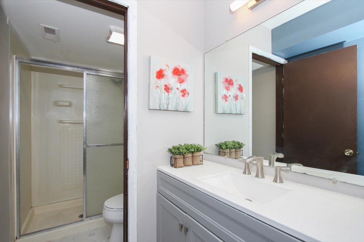 2332 North Old Hicks Road, Unit 8 Palatine, IL 60074 - Photo 14 of 29