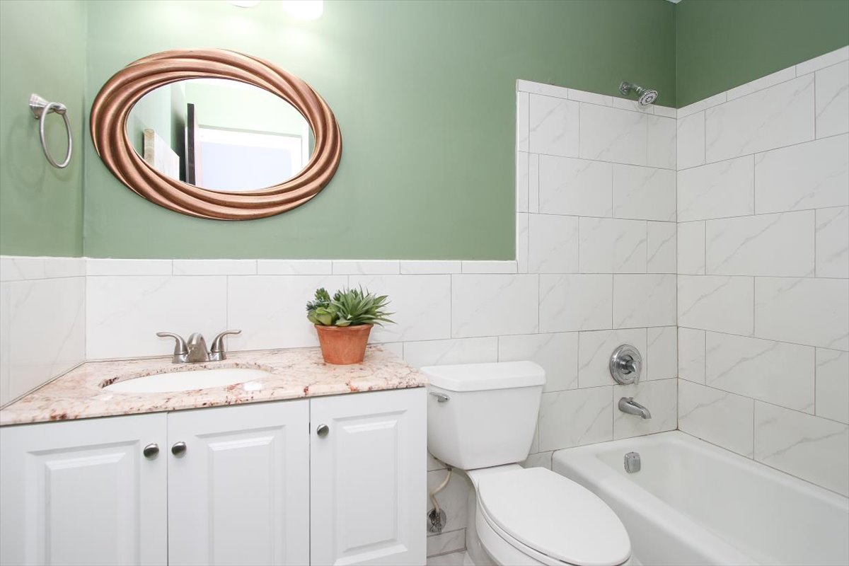 2332 North Old Hicks Road, Unit 8 Palatine, IL 60074 - Photo 5 of 29