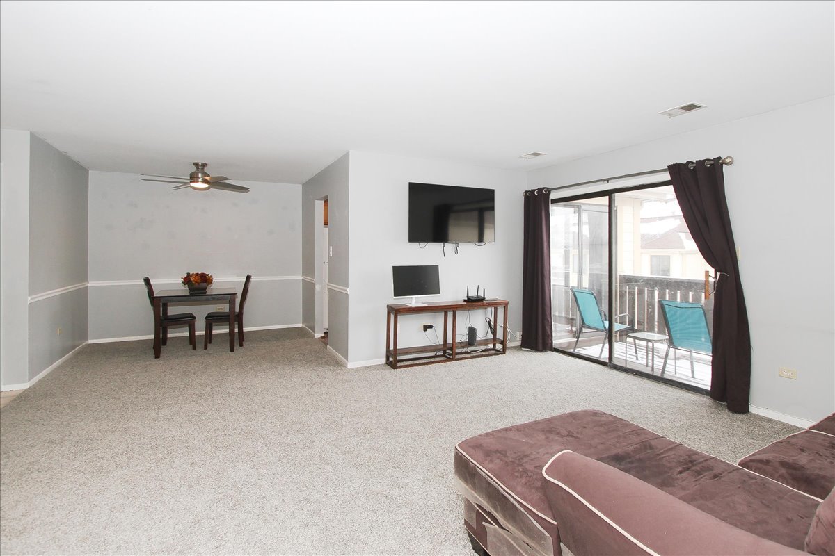 2332 North Old Hicks Road, Unit 8 Palatine, IL 60074 - Photo 8 of 29