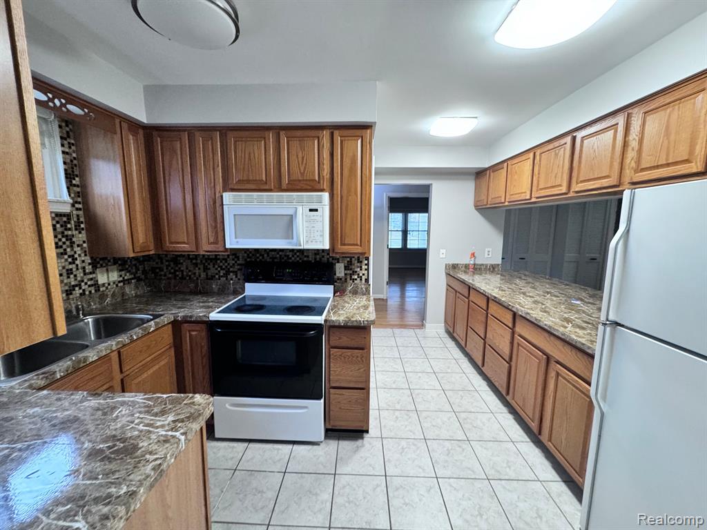 2365 Walton Boulevard Rochester, MI 48309 - Photo 9 of 40