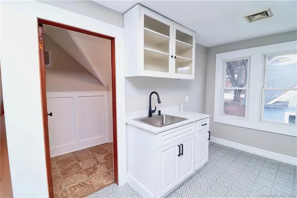 $1,400 | 165 Elm Street, Unit 3, Winchester, CT 06098
