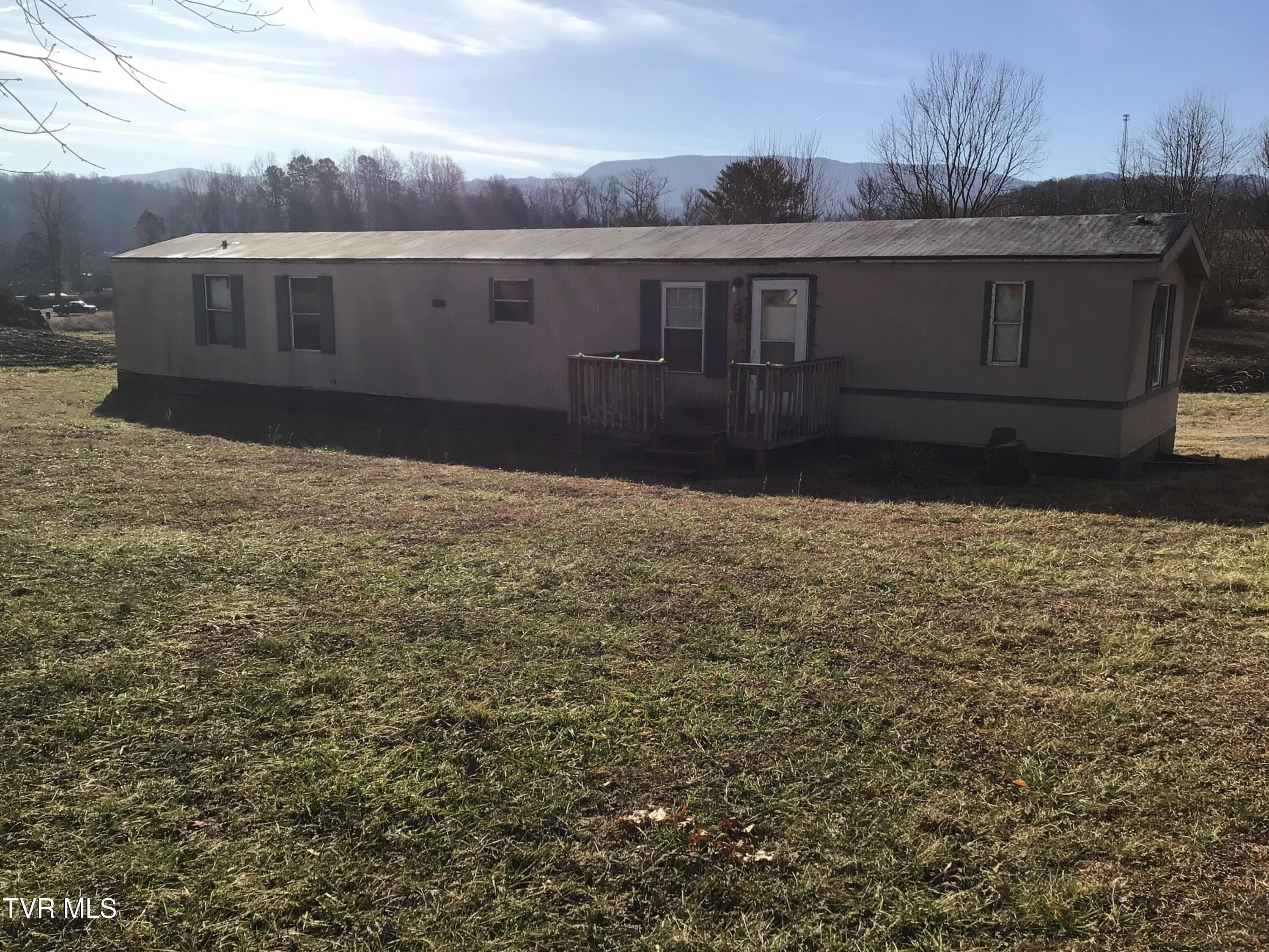 237 Williamson Road Chuckey, TN 37641 - Photo 2 of 15 IMG_3583 (1)