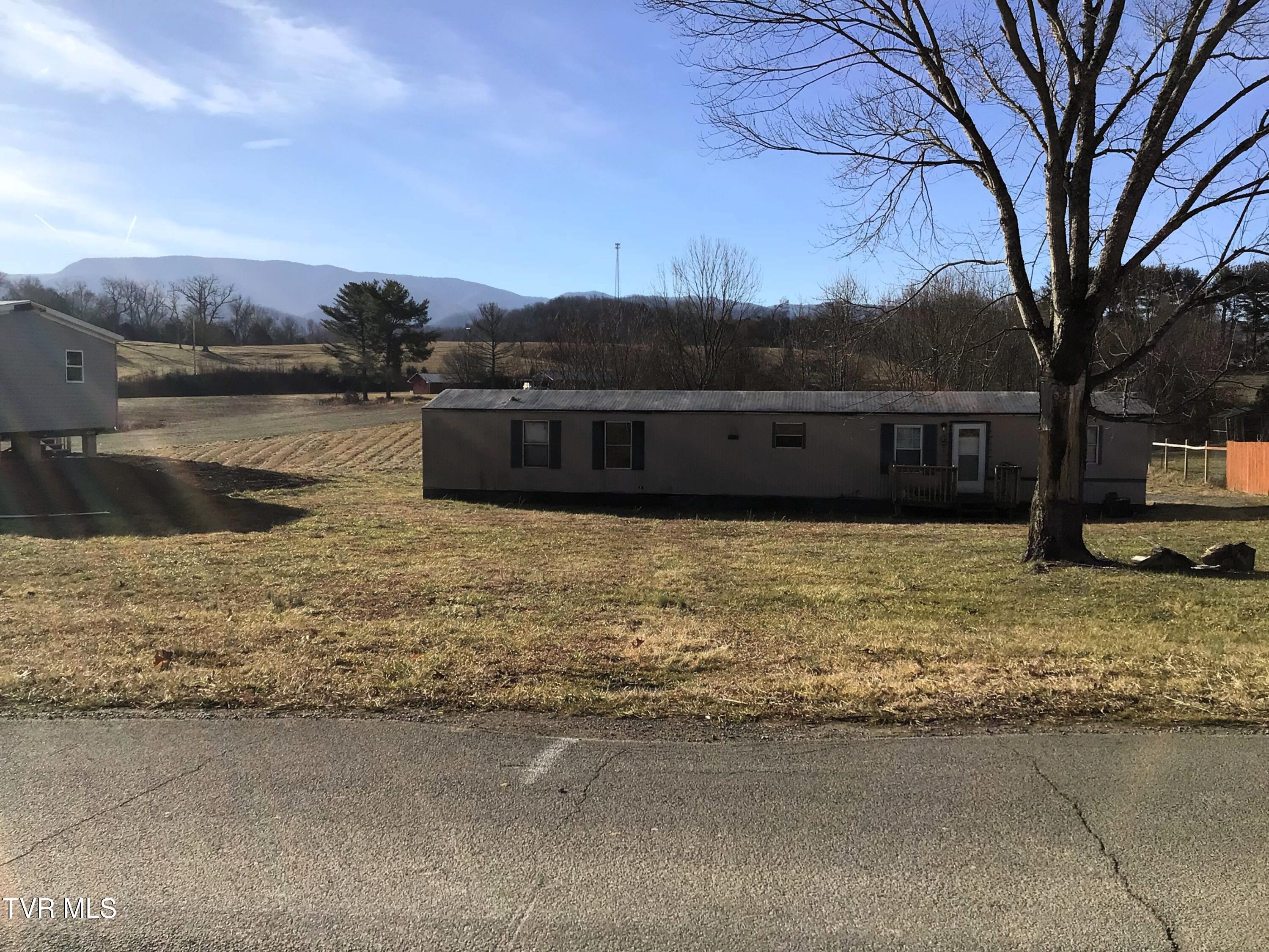 237 Williamson Road Chuckey, TN 37641 - Photo 3 of 15 IMG_3580