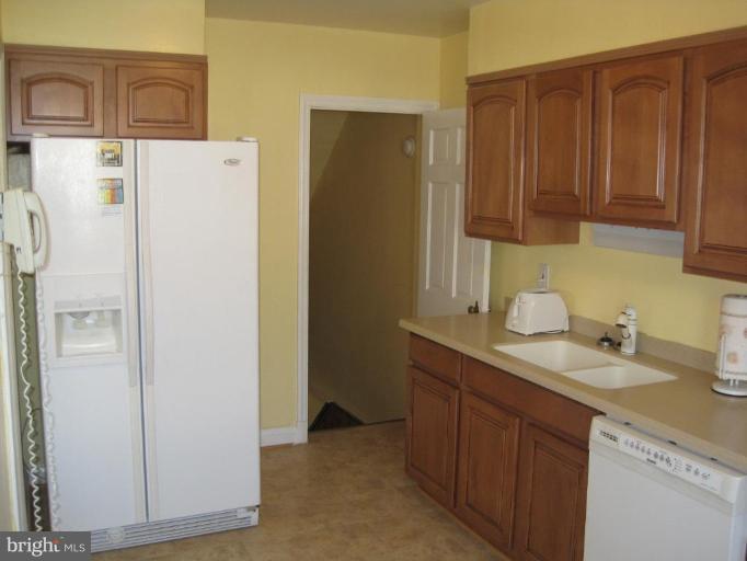 1626 Heathfield Road Baltimore, MD 21239 - Photo 13 of 30 Kitchen #3