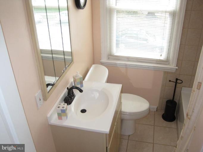 1626 Heathfield Road Baltimore, MD 21239 - Photo 20 of 30 Bath #1