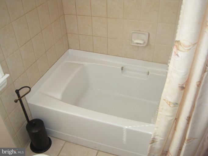 1626 Heathfield Road Baltimore, MD 21239 - Photo 21 of 30 Bath #2