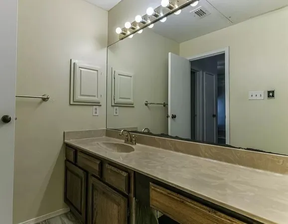 $1,050 | 921 Marine Street, Unit 205, Galveston, TX 77550