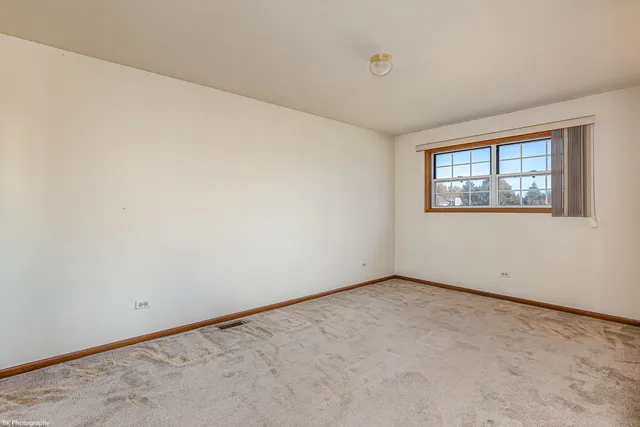 $214,900 | 7140 Olde Gatehouse Road, Tinley Park, IL 60477