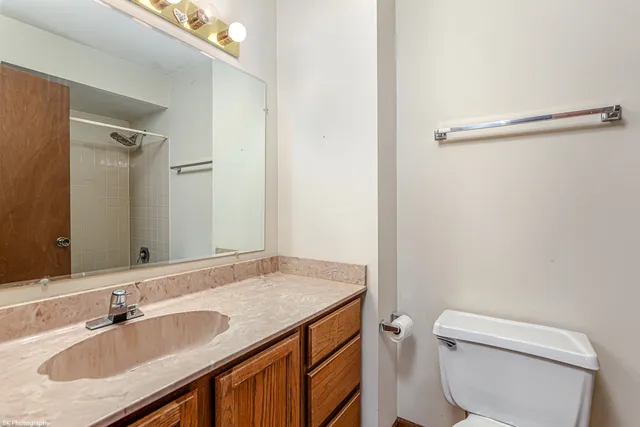 $214,900 | 7140 Olde Gatehouse Road, Tinley Park, IL 60477