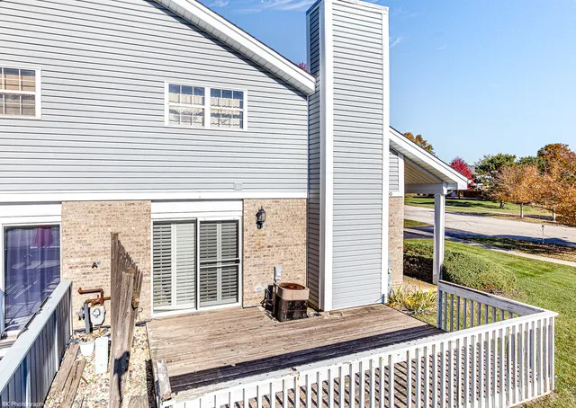 $214,900 | 7140 Olde Gatehouse Road, Tinley Park, IL 60477