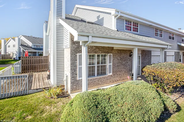 $214,900 | 7140 Olde Gatehouse Road, Tinley Park, IL 60477