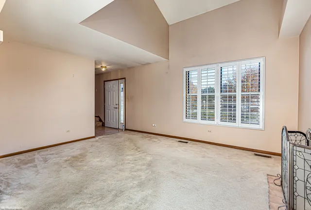 $214,900 | 7140 Olde Gatehouse Road, Tinley Park, IL 60477