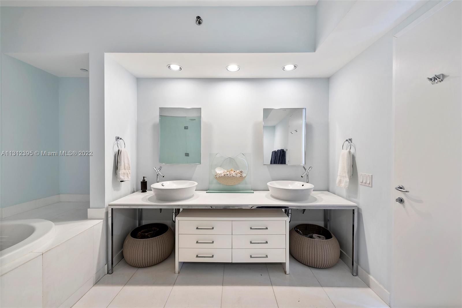 450 Alton Road, Unit 3010 Miami Beach, FL 33139 - Photo 18 of 66
