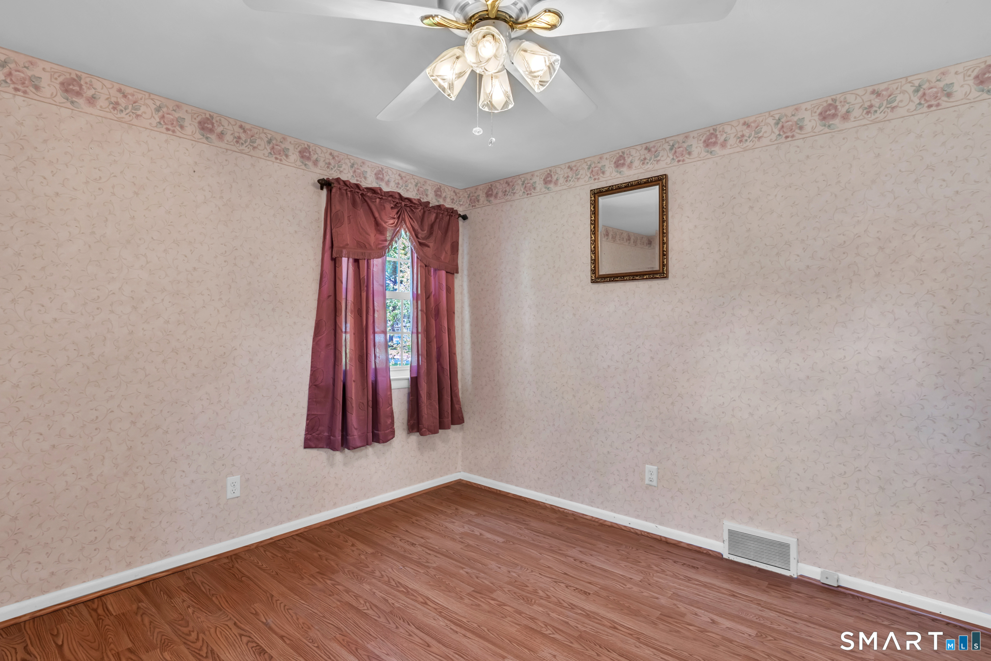 19 Alberta Street Windsor Locks, CT 06096 - Photo 10 of 31