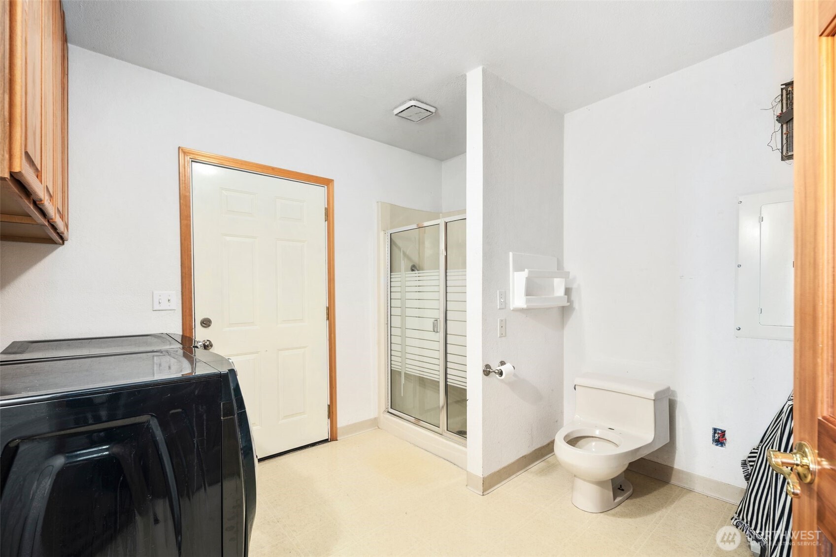 428 Eagle Ridge Road Port Angeles, WA 98363 - Photo 31 of 40 a bathroom with a sink and toilet