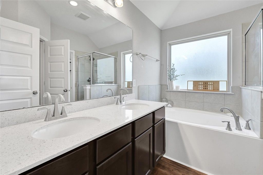5422 Still Creek Ranch Drive Richmond, TX 77469 - Photo 15 of 28 a bathroom with a tub sink and mirror