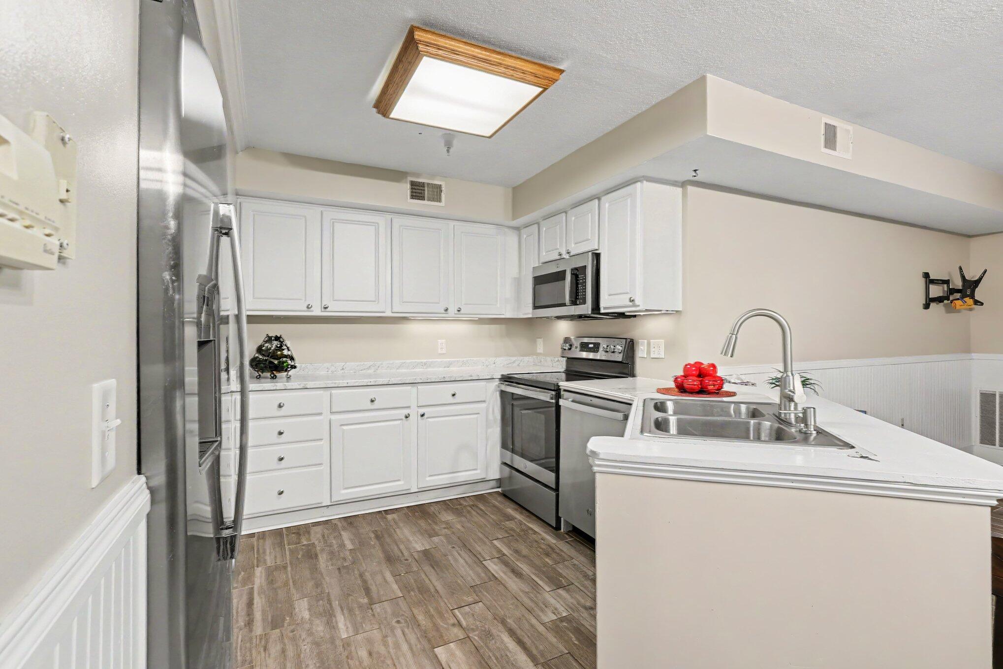 18400 North Ridge Court, Unit 7 Spring Lake, MI 49456 - Photo 8 of 15 Kitchen